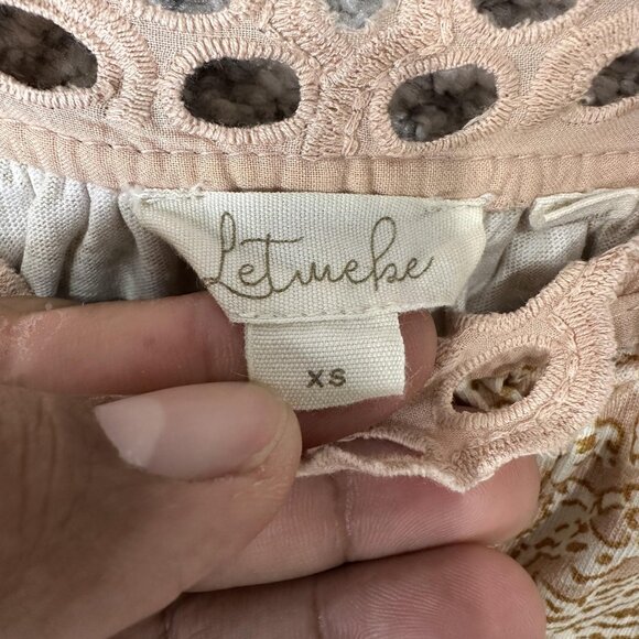 Let Me Be Shirt Womens XS Beige Lace Trim Boho‎ Eyelet Ruffle Sleeveless Top - Picture 4 of 6